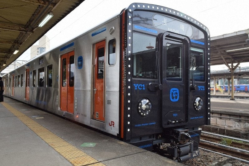 JR九州初のハイブリッド車両「YC1系」公開