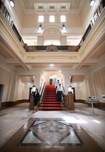 皇宮警察学校長が辞職　未成年護衛官と飲酒　職員16人処分