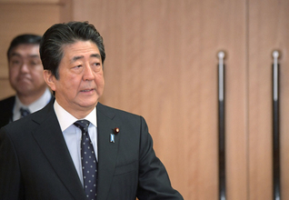 首相、オリンピックは「規模縮小せず、観客も一緒に感動を」　新型コロナ