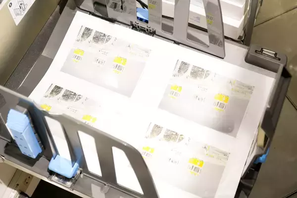 「レトロで味わい深いリソグラフ印刷で何気ない写真もアートになる「HARD COPY CLUB」を体験」の画像