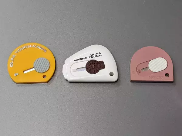 「やっぱりこの形がイチバン！ マグネット吸着機構を搭載して約20年ぶりに復活したOLFA「タッチナイフR」」の画像