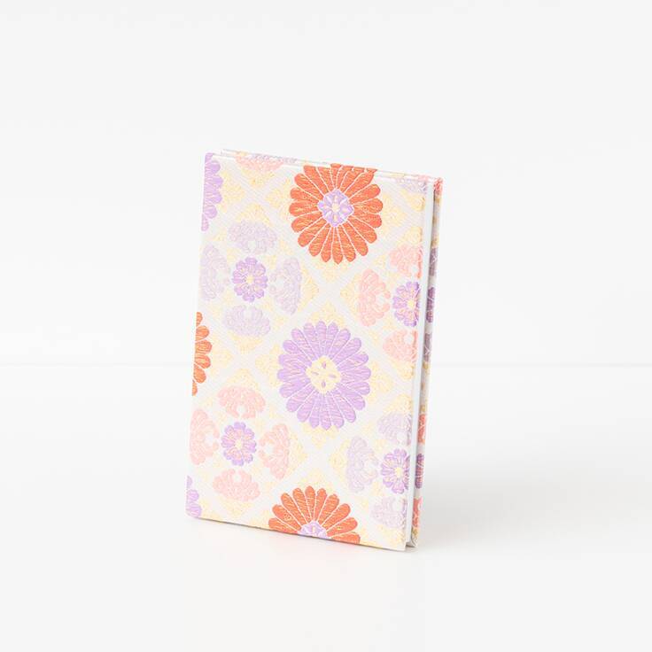 京都にちなんだ本とその本に関連する工芸品を集めた展示販売イベント「本と工芸」