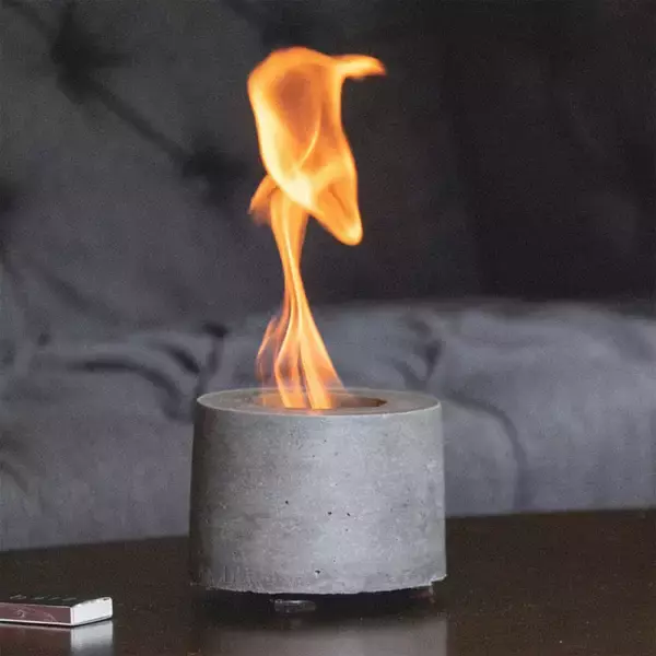 「Gloture、手軽にアウトドア感覚を味わえる卓上ファイヤーピット「GeeFlame」を発売」の画像