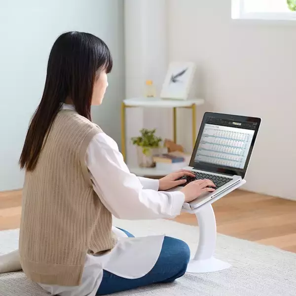 エレコム、床の上でも使えるタブレット用のドローイング・タイピング向けスタンドを発売