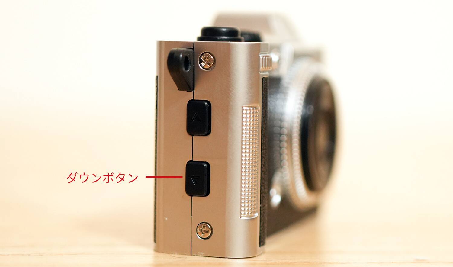 おしゃれで使える手の平サイズのミニレトロカメラ「HARU」