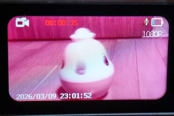「おしゃれで使える手の平サイズのミニレトロカメラ「HARU」」の画像