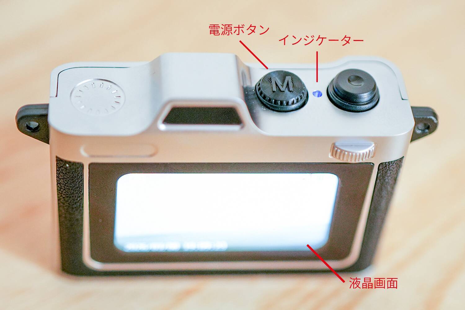 おしゃれで使える手の平サイズのミニレトロカメラ「HARU」