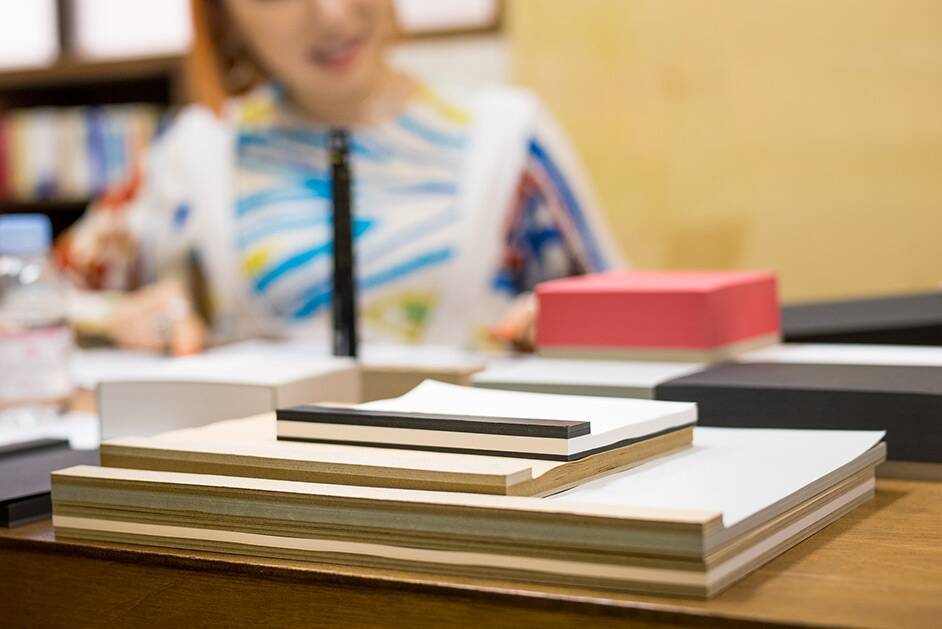 世界のクリエイターが愛用！デザイナーと職人の技が光る「ITO BINDERY」のメモパッド【佐藤詩織と巡るクリエイティブな世界 vol.1】