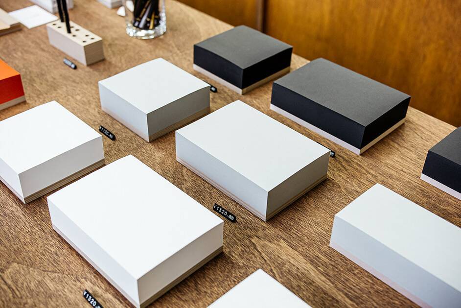 世界のクリエイターが愛用！デザイナーと職人の技が光る「ITO BINDERY」のメモパッド【佐藤詩織と巡るクリエイティブな世界 vol.1】