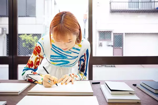 「世界のクリエイターが愛用！デザイナーと職人の技が光る「ITO BINDERY」のメモパッド【佐藤詩織と巡るクリエイティブな世界 vol.1】」の画像