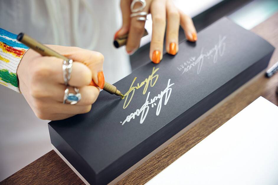 世界のクリエイターが愛用！デザイナーと職人の技が光る「ITO BINDERY」のメモパッド【佐藤詩織と巡るクリエイティブな世界 vol.1】