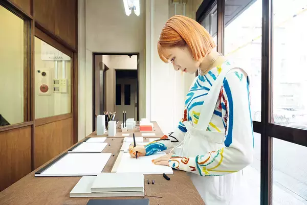 「世界のクリエイターが愛用！デザイナーと職人の技が光る「ITO BINDERY」のメモパッド【佐藤詩織と巡るクリエイティブな世界 vol.1】」の画像