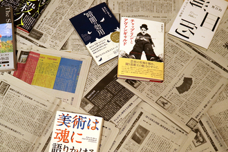 ｢横尾忠則のビジュアル書評｣フェアが開催中。横尾氏が朝日新聞の書評で取り上げた書籍を販売