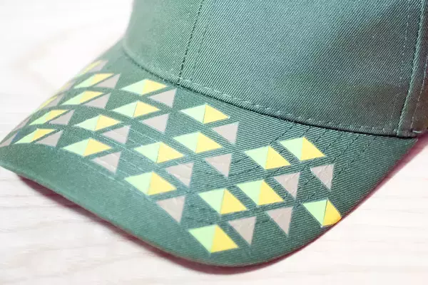 「貼って擦るだけ！布用ステッカー「irodo（イロド）」で“なんでもオリジナルグッズ”に変身させる方法​」の画像