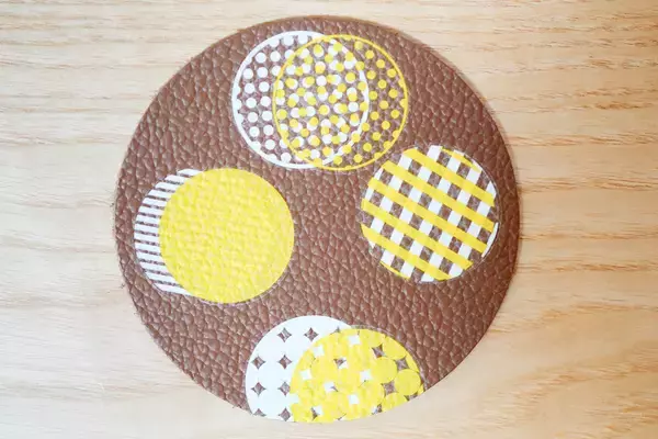 「貼って擦るだけ！布用ステッカー「irodo（イロド）」で“なんでもオリジナルグッズ”に変身させる方法​」の画像