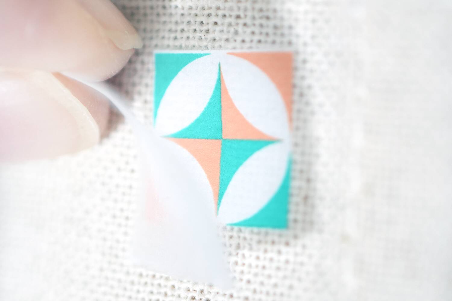 貼って擦るだけ！布用ステッカー「irodo（イロド）」で“なんでもオリジナルグッズ”に変身させる方法​