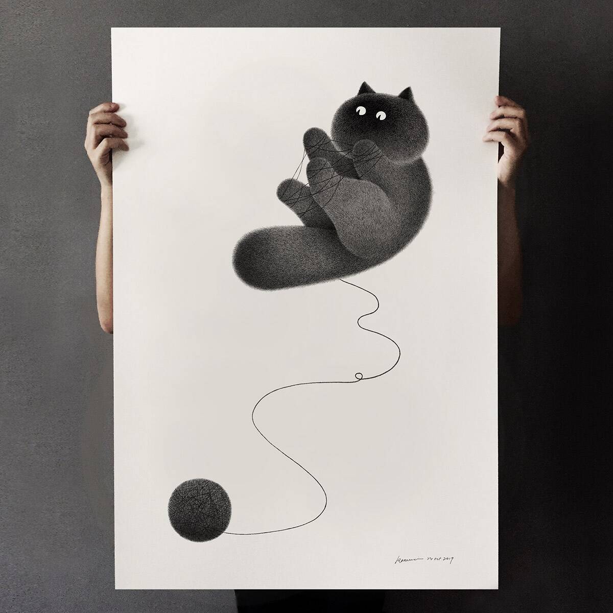 モフモフの猫を描いた代表作シリーズなどが展示されるカムウェイ・フォン氏の個展がスタート