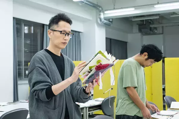 「ノートをキャンバスに学生たちが表現するモレスキン×日本大学芸術学部のアートコンペの受賞作品展」の画像