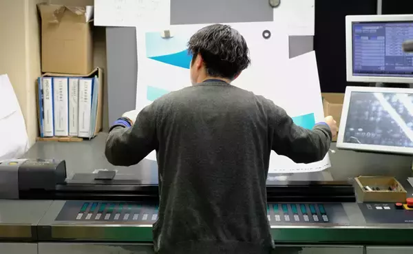 「印刷会社の社内ギャラリースペースで開催されるイラスト展「ON Paper」」の画像