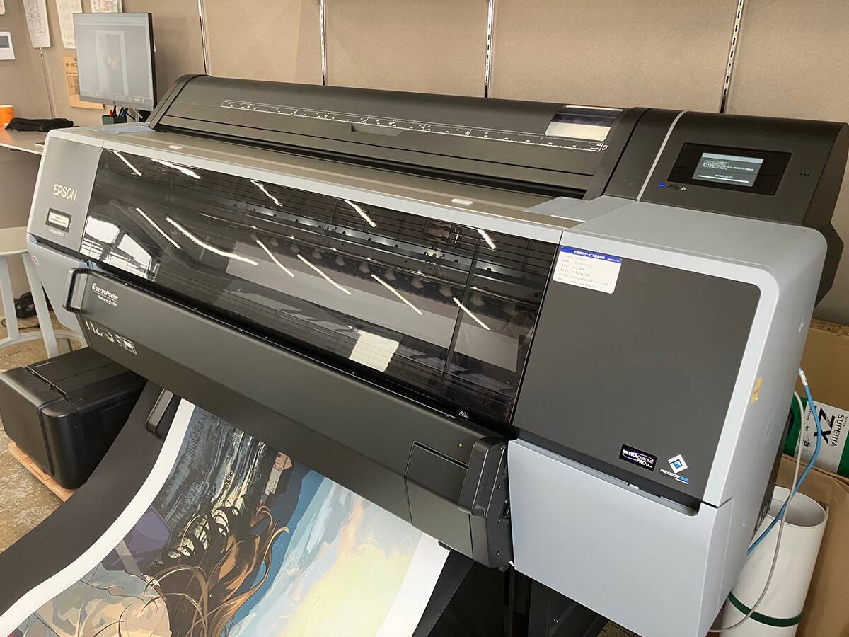 印刷会社の社内ギャラリースペースで開催されるイラスト展「ON Paper」