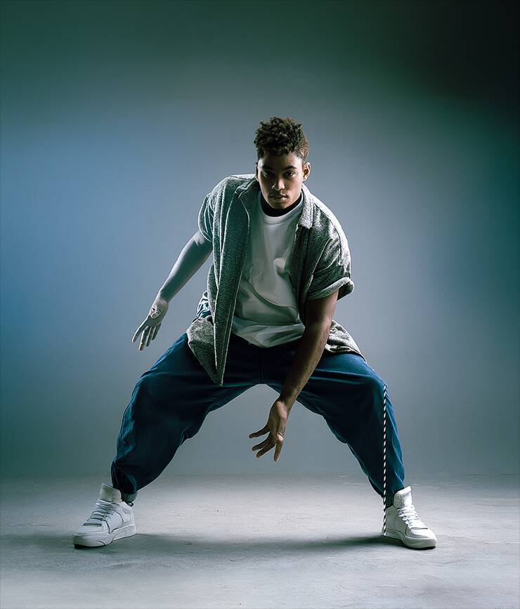 【Photoshop】被写体の一部を引き伸ばして印象的なグラフィックを表現する（変形／動き／写真加工）