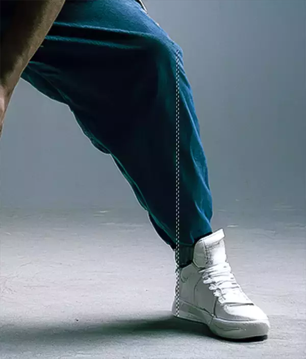 「【Photoshop】被写体の一部を引き伸ばして印象的なグラフィックを表現する（変形／動き／写真加工）」の画像