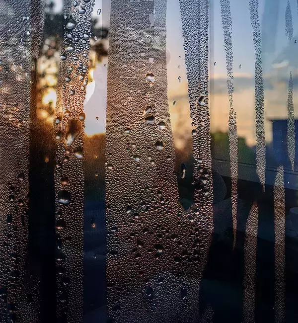 「Photoshopで水滴のついた窓越しの風景を表現する（水滴／窓／合成／写真加工）」の画像