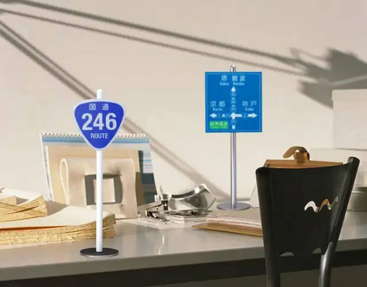 ヴィレヴァン、実物の道路標識と同じ素材や製法の東京メトロ超小型デスクトップ標識を発売