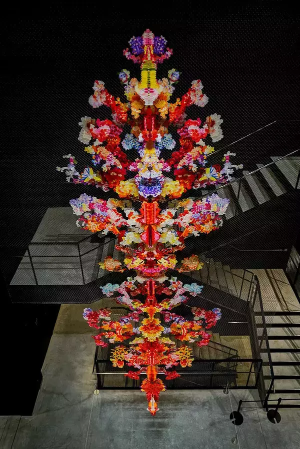 「6人のアーティストが1年以上のリレー形式で実施してきた企画の集大成「コロナ禍とアマビエ」」の画像