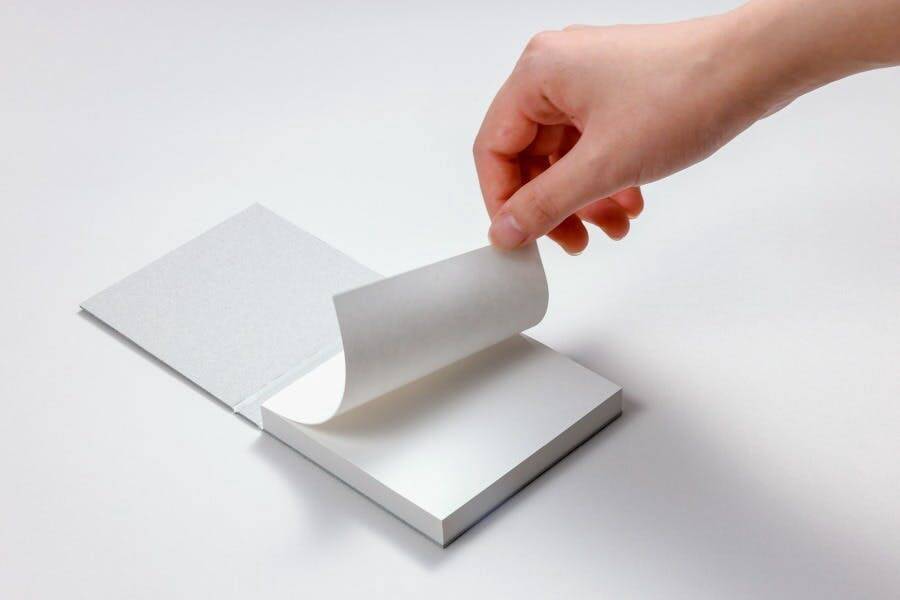 触感印刷の“2.5次元フォト”技術で実現！ タイルのような佇まいの飾れるノート「TACTILE」