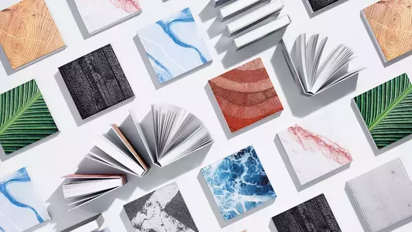 「触感印刷の“2.5次元フォト”技術で実現！ タイルのような佇まいの飾れるノート「TACTILE」」の画像