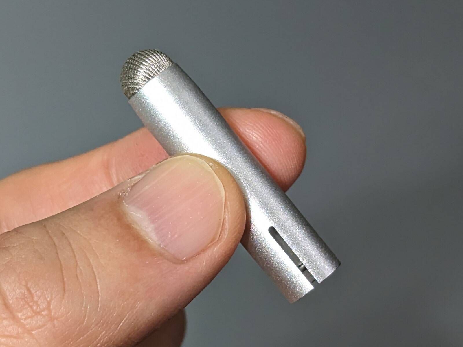 鉛筆がスタイラスに早変わり。全長4cmで携帯もラクラク、エレコム「キャップ型タッチペン」