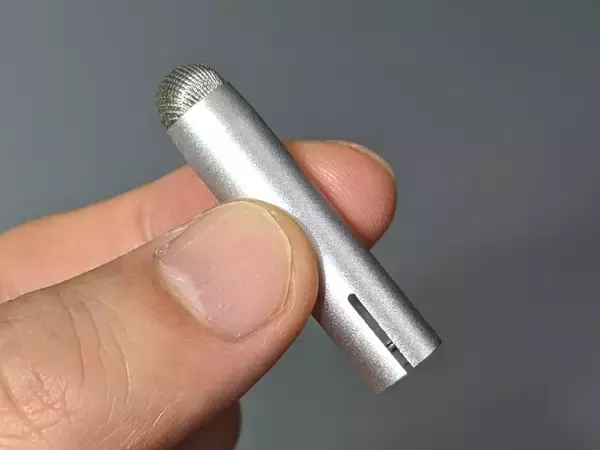 「鉛筆がスタイラスに早変わり。全長4cmで携帯もラクラク、エレコム「キャップ型タッチペン」」の画像