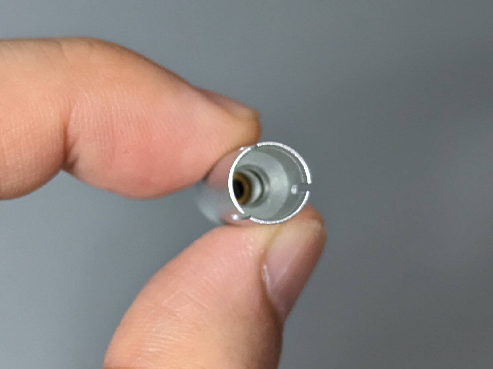 鉛筆がスタイラスに早変わり。全長4cmで携帯もラクラク、エレコム「キャップ型タッチペン」