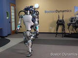 「「雪道を歩く」「ドアを開けて出て行く」、2足歩行ロボ「Atlas」の進化が凄まじい」の画像1