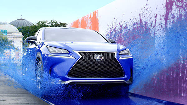 Lexusがクルマでペイントアートを描く新cm Lexus F Sport Art Project篇 を公開 16年9月11日 エキサイトニュース