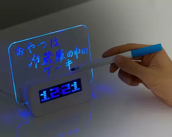 上海問屋、書き込んだ伝言が光る透明メッセージボード付きの目覚まし時計を発売