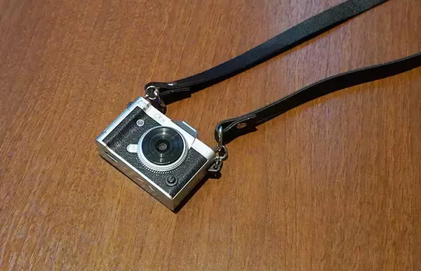 「UI、手のひらサイズのデジタル式ミニレトロカメラ「HARU」を発売」の画像