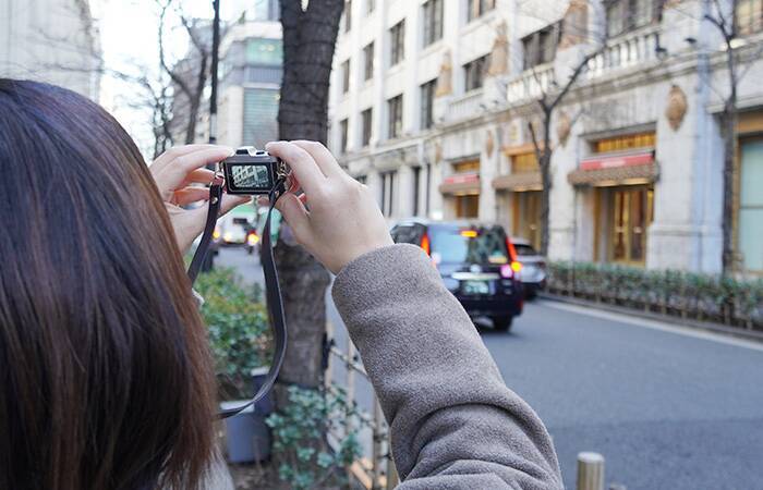 UI、手のひらサイズのデジタル式ミニレトロカメラ「HARU」を発売