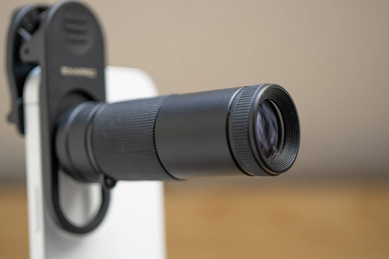 スマホのカメラレンズを一眼レフのように付け替えられる「EXAPRO クリップレンズ」徹底活用術！