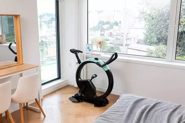 ALTYNA、スリム設計のフィットネスバイク「arcon」を発売