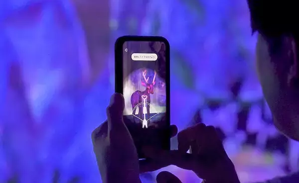 「Galaxy Harajukuとチームラボがタッグを組んで開催中の「捕まえて集める神秘の森」」の画像