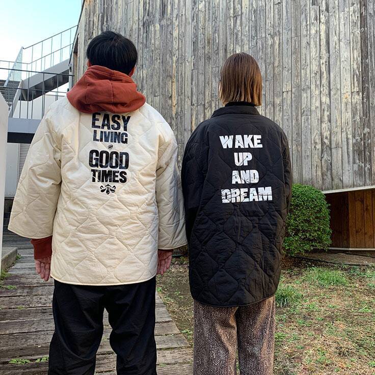 ヘミングス、ロンドンの活版印刷スタジオのタイポグラフィをプリントした「はんてん」を発売