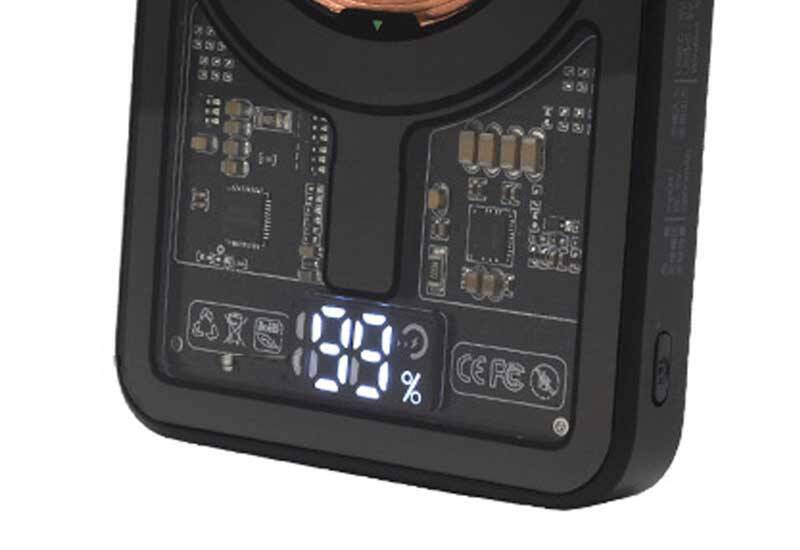 ME-Q、マグネット付きモバイルバッテリーを1個からオリジナルデザインで作れるサービスを開始