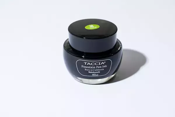 万年筆のインク図鑑＆見本帳 vol.14　ナカバヤシ「TACCIA すなおいろ・インク」鶯【緑色のインク】