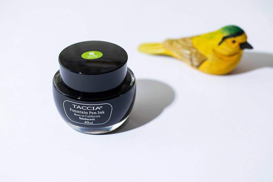 万年筆のインク図鑑＆見本帳 vol.14　ナカバヤシ「TACCIA すなおいろ・インク」鶯【緑色のインク】