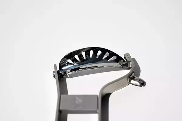 「ニューワールド、なでるようにむける「シゲル工業のピーラー」を発売」の画像