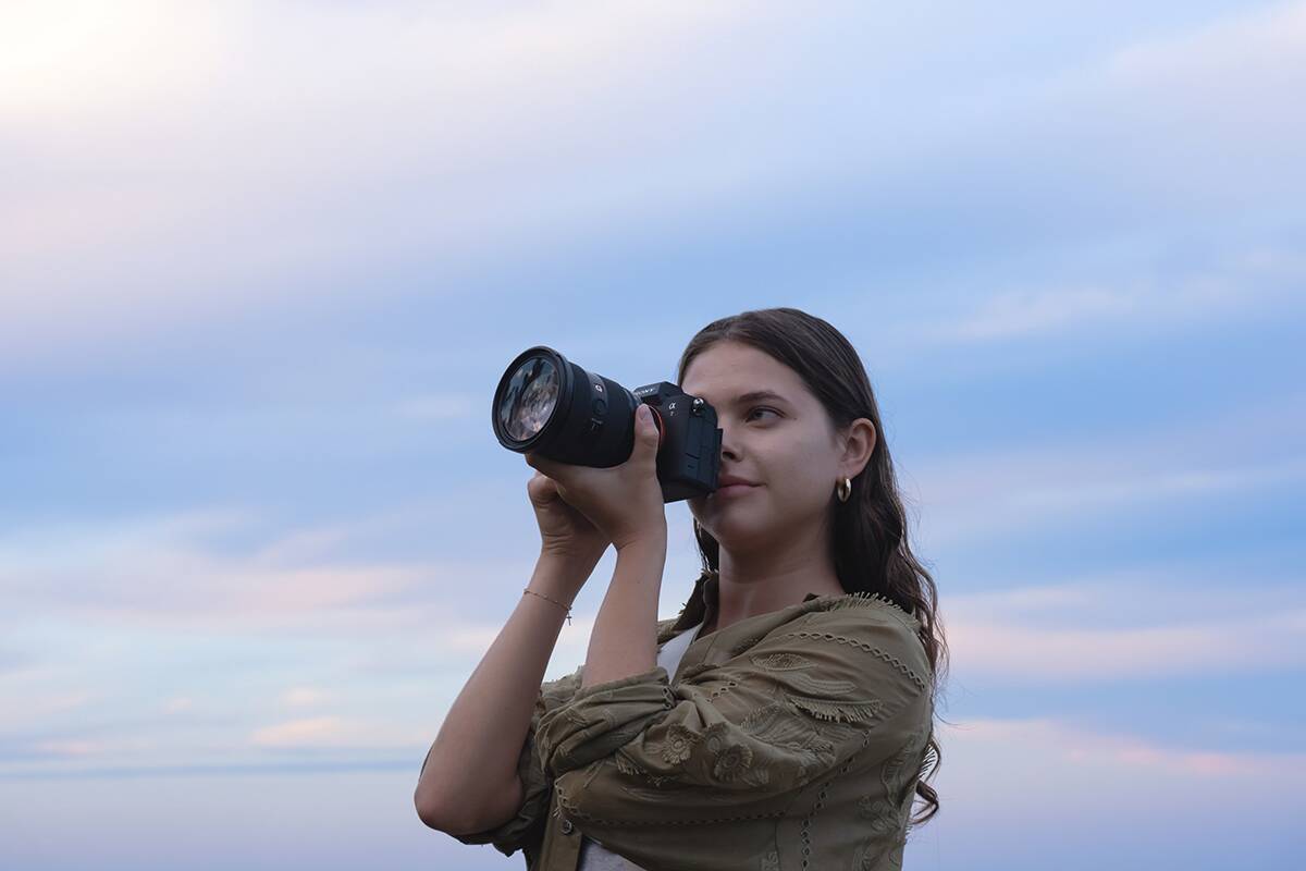 ソニー、次世代ベーシックを体現するフルサイズミラーレス一眼カメラ「α7 V」を発売