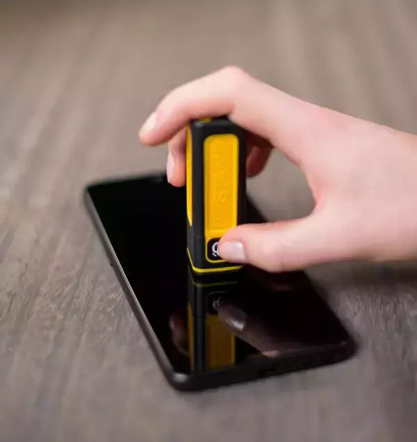 「電子印鑑を“捺印”できる「ハンコ型電子印鑑 ByStamp KEYMO」、スマホ画面に押すことでデジタル文書への電子捺印を実現！」の画像