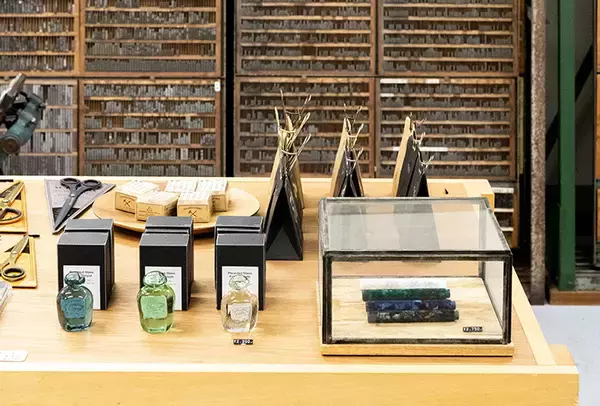 「活版印刷所・文林堂の中にショップをオープン！ 文具メーカーのハイタイドによる注目の新店舗」の画像